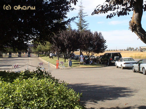 Waiting for the parking to be opened - © Olho Nu