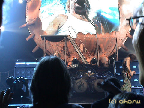 Mike welcomes the fans - © Olho Nu