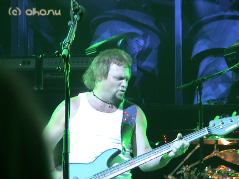 Mike and his signature Yamaha bass - © Olho Nu