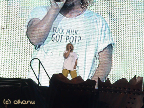 Sammy gets up there for Top Of The World - © Olho Nu