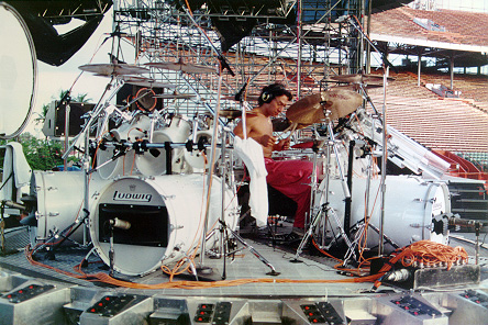Alex Van Halen stting up his drums