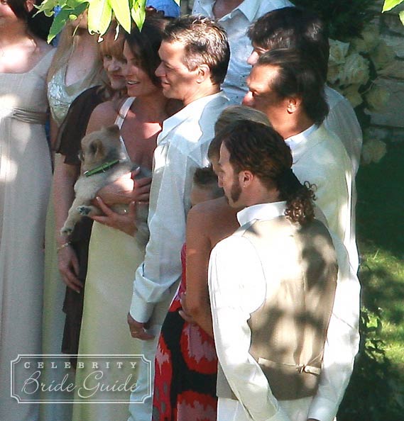 The bride and groom posed for wedding photos with their extended family before guests arrived
